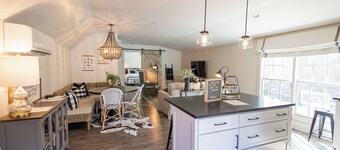 The best of Franklin! Beautiful listing on private acreage & minutes to downtown