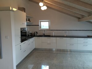 Exclusive-Apartment | Eigene Küche | Großer Kühlschrank, Ofen, Herdplatte, Geschirrspüler