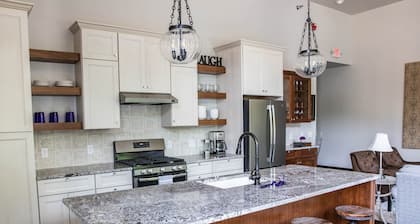 1895 Jacobs Penthouse in Historic Deadwood