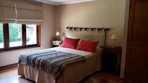 Minibar, in-room safe, soundproofing, free WiFi - Tierra y Vino (Santa Cruz)