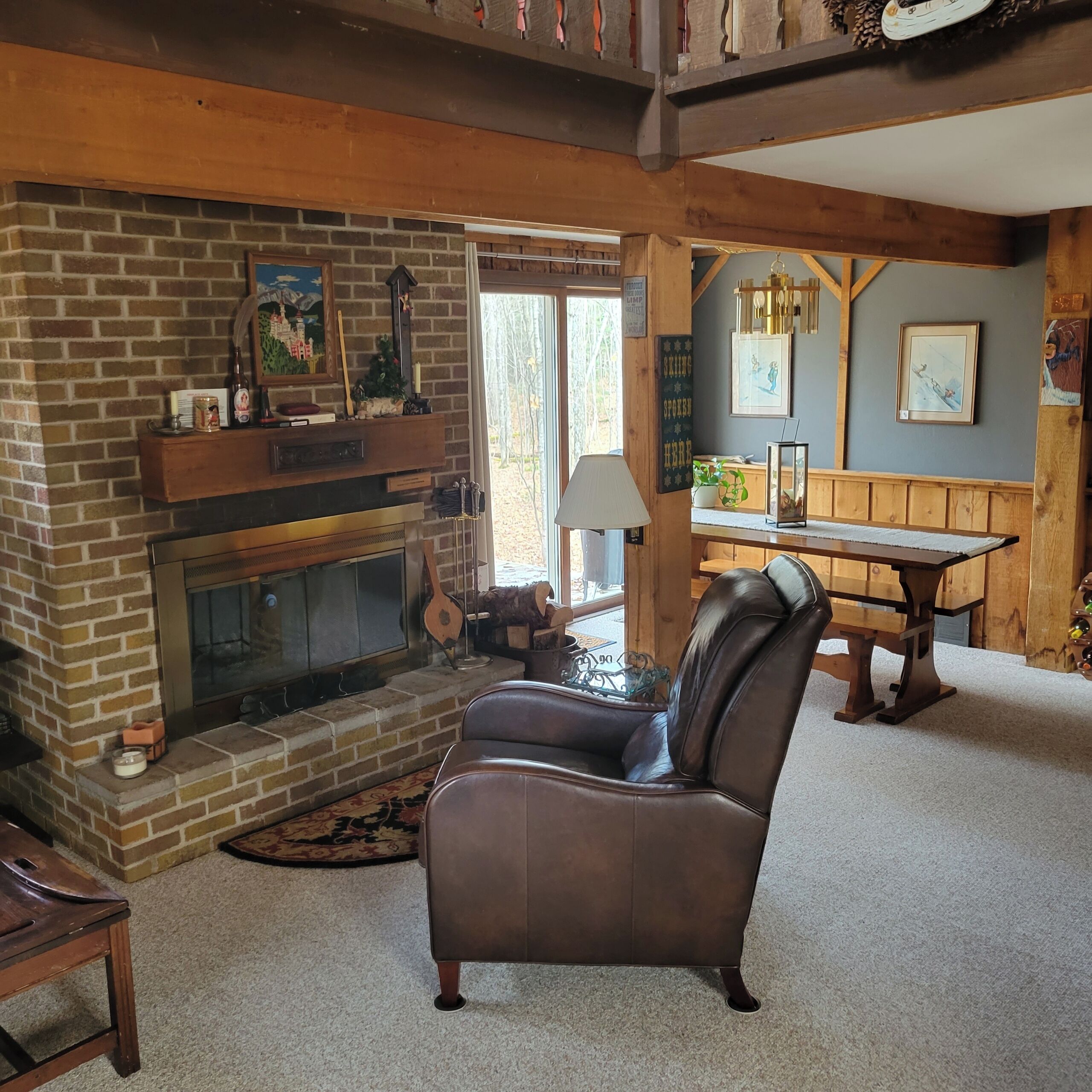 Smart TV, fireplace, DVD player, books