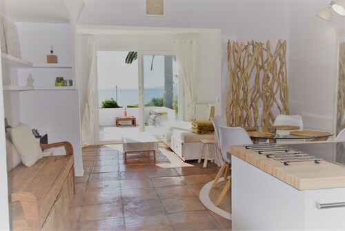 Beach Front Villa, atemberaubende Aussicht, direkter Zugang zum Strand, nah an allen Annehmlichkeiten.