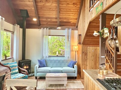 Rustic Cabin in Volcano Village 