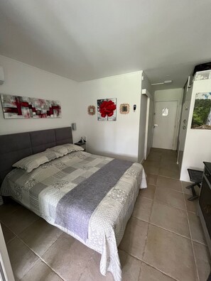 1 chambre, fer et planche à repasser, Wi-Fi, literie fournie