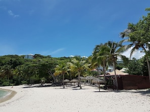 Plage à proximité, chaise longue