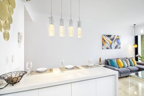 Interior - Renovated Lux 2BR w/Balcony, Pool & Prime Location! (Playa del Carmen)
