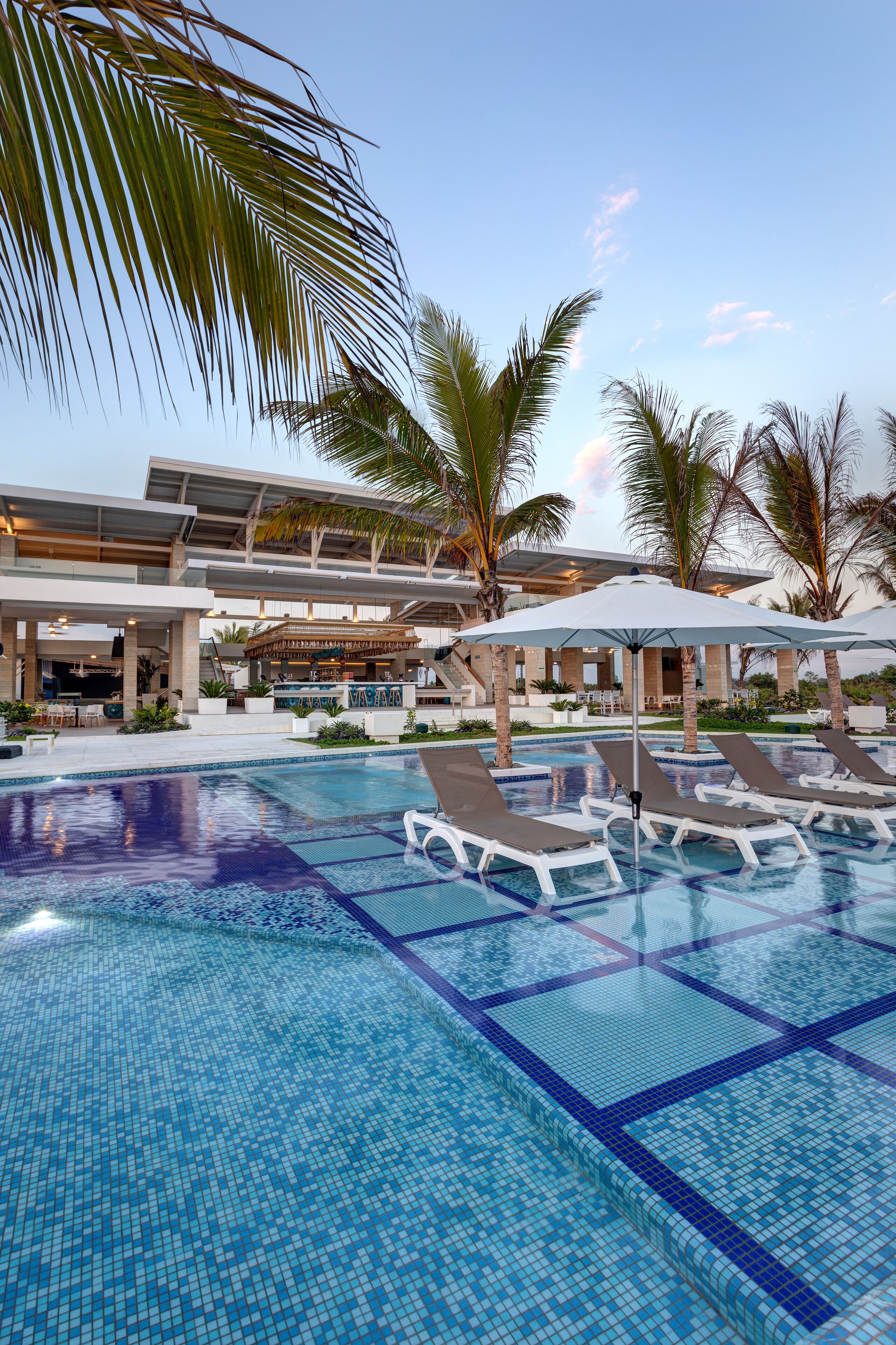 6 outdoor pools, pool umbrellas, pool loungers