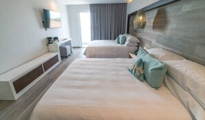 Zimmersafe, Schreibtisch, Verdunkelungsvorhänge, schallisolierte Zimmer