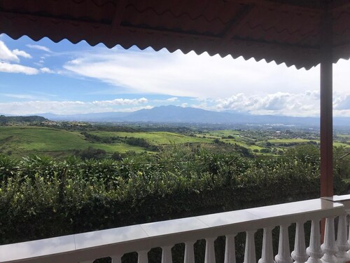 Blanc Haus 5 min from the center of Greece 