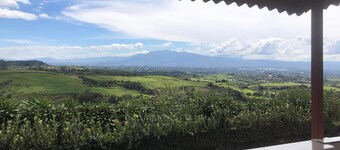 Blanc Haus 5 min from the center of Greece 