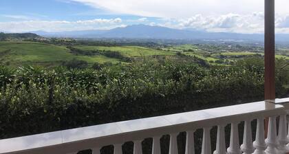 Blanc Haus 5 min from the center of Greece