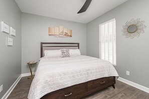 6 bedrooms, desk, iron/ironing board, WiFi