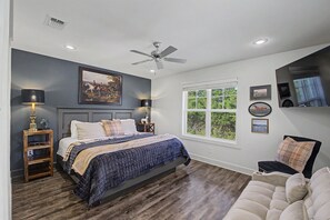 8 bedrooms, desk, iron/ironing board, travel crib