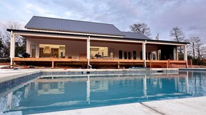 A heated pool - 5 King Masters, Pool, Putting Green, Hot Tub, Playset, Gameroom, Gym (Glenwood)