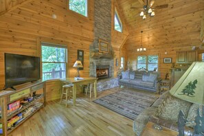 Televisión y chimenea 