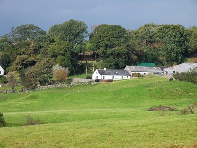 Laghead Steading Cottage - a cottage that sleeps 4 guests in 2 bedrooms