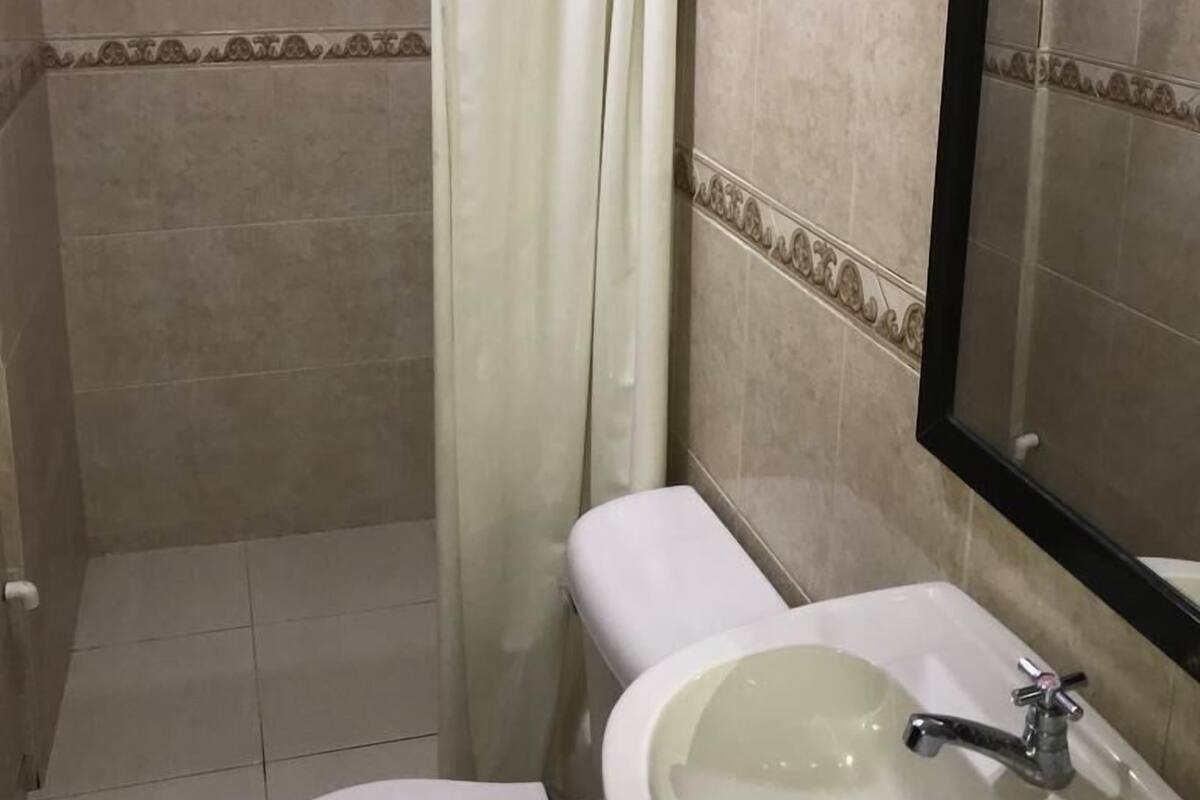 Dusche, Handtücher, Seife, Toilettenpapier