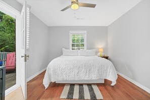 2 bedrooms, iron/ironing board, WiFi