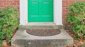A green door with the number 102 above it, flanked by small bushes, and a small circular doormat in front. - HEART OF DOWNTOWN (Riverwalk, River View, Walk to Shopping, Dining, and Spirits) (Wilmington)