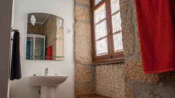 Hårtørrer, håndklæder, Sæbe, Toiletpapir