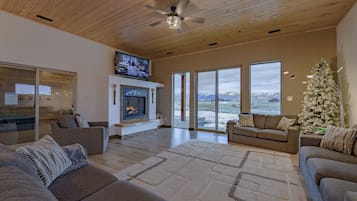 Smart TV, fireplace, DVD player, books