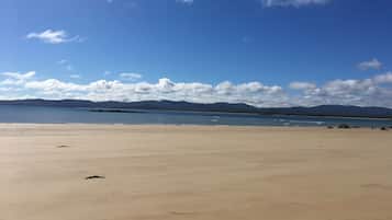 In Strandnähe, Liegestühle, Strandtücher