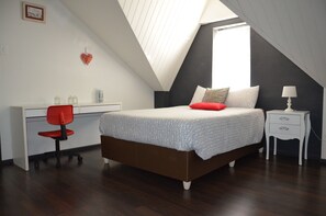 Premium bedding, minibar, laptop workspace, free WiFi - Sauvignon Country Lodge (Wellington)