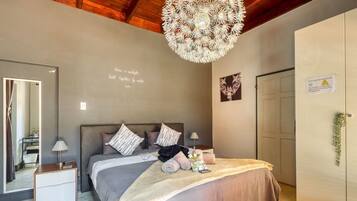 1 bedroom, premium bedding, minibar, laptop workspace