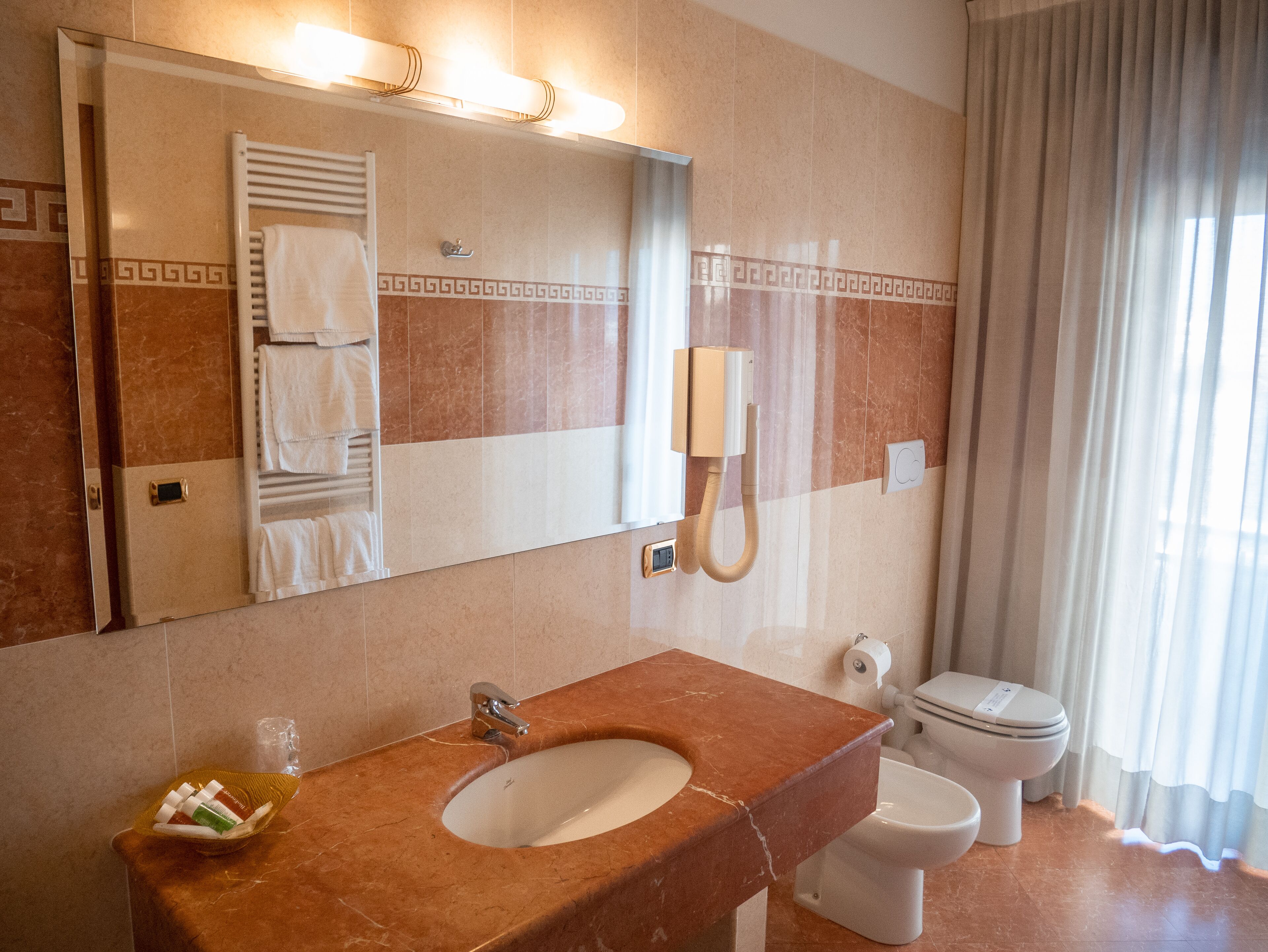 Set di cortesia gratuito, accappatoio, bidet, asciugamani