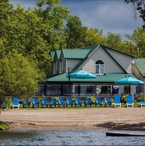 Seasonal outdoor pool - Great Blue Resorts - Woodland Estate (Trent Hills)