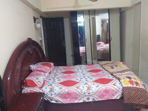 3 bedrooms, WiFi - condoCozy Furnitured Apartment Downtown Cairo offers accommodation in Cairo, 1.1 km from Tahrir Square and 1.2 km from Ibn Tulun Mosque. The property is 1.5 km from The Egyptian Museum (Cairo)