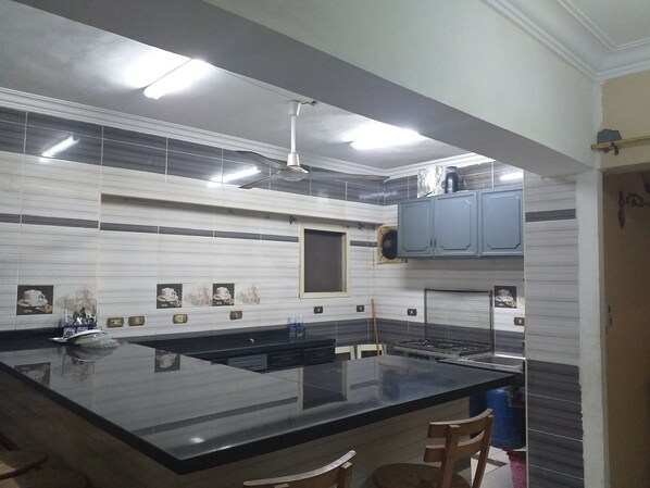 Electric kettle - condoCozy Furnitured Apartment Downtown Cairo offers accommodation in Cairo, 1.1 km from Tahrir Square and 1.2 km from Ibn Tulun Mosque. The property is 1.5 km from The Egyptian Museum (Cairo)