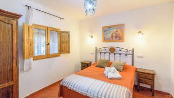 6 bedrooms, iron/ironing board, travel cot, WiFi