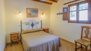 2 bedrooms, iron/ironing board, travel cot, WiFi