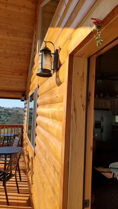 Cabin Home near Yosemite National Park in the Sierra Foothills