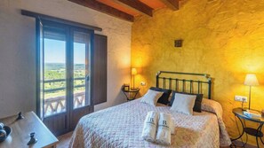 2 bedrooms, iron/ironing board, travel cot, WiFi