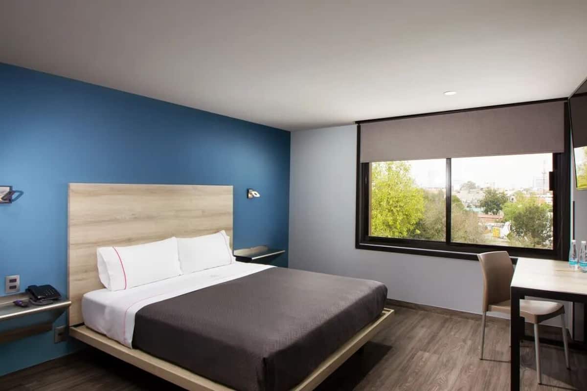 Standardzimmer, 1 Queen-Bett, Nichtraucher | Pillowtop-Betten, Zimmersafe, Schreibtisch, Bügeleisen/Bügelbrett