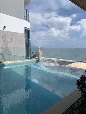 Piscine couverte, piscine extérieure