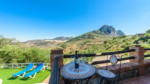 Outdoor dining - Jara de El Gastor by Ruralidays (Cádiz)