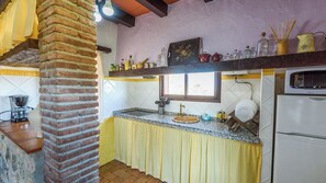 Fridge, microwave, oven, stovetop - Jara de El Gastor by Ruralidays (Cádiz)