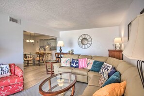 TV, DVD player - Sunny Cocoa Beach Condo w/ Balcony & Pool Access (Cocoa Beach)