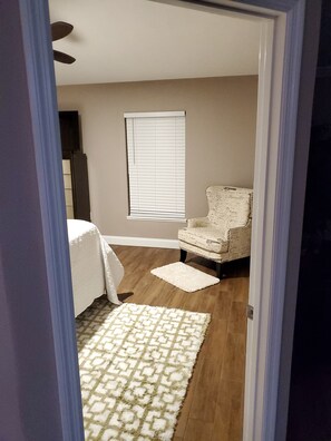 3 bedrooms, desk, iron/ironing board, travel cot
