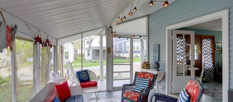 Spacious Lakeside Cottage - 2 Miles to Marblehead!