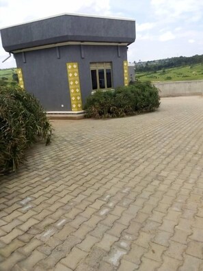 Free self parking - Lite Cottages (Mbarara)
