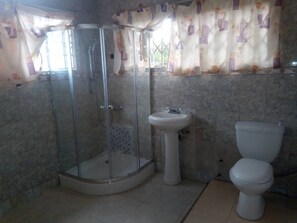 Towels - House, gazebo, 10 minutes from the beach. And 20 minutes from the airport. (Tema)