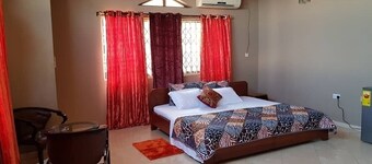 House, gazebo, 10 minutes from the beach. And 20 minutes from the airport.