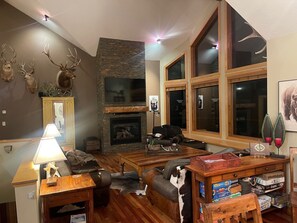 Interior - Beautiful Mountain Home.  5 Bedroom, 4 bath (Alpine)