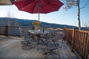 Outdoor dining - Beautiful Mountain Home.  5 Bedroom, 4 bath (Alpine)