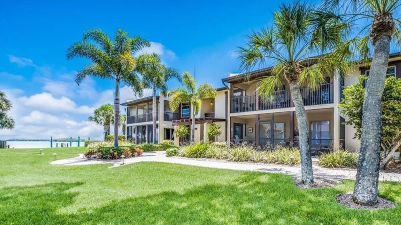 Tropical escape on the bay in LBK!