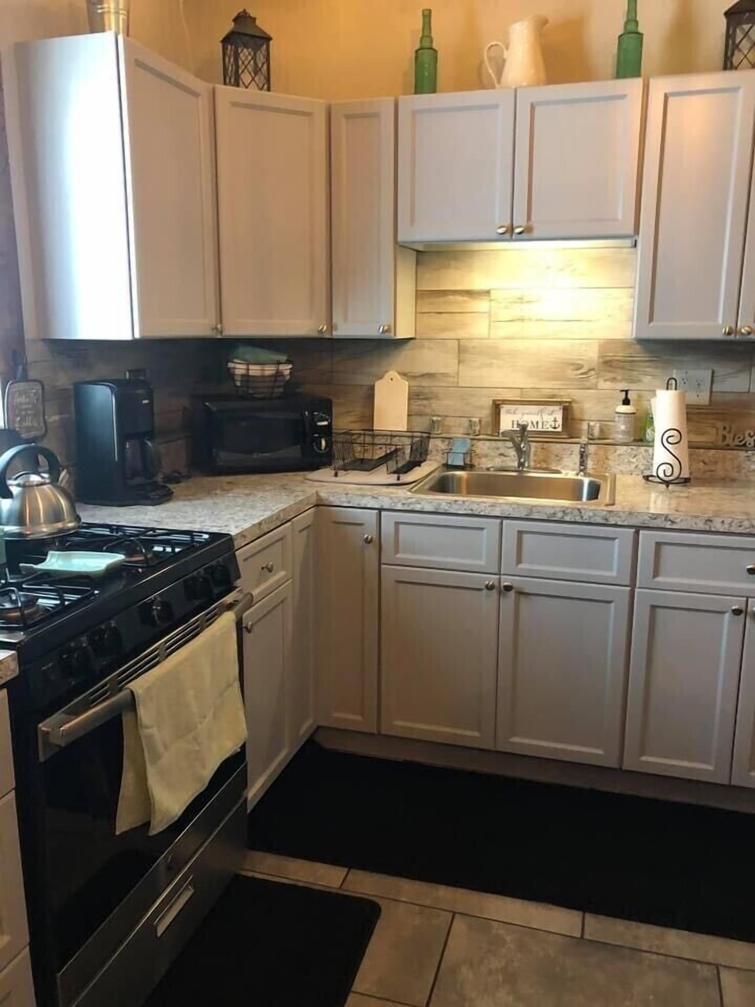 Geladeira, micro-ondas, fogão, cooktop